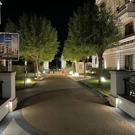 Apartment In Gardens Life